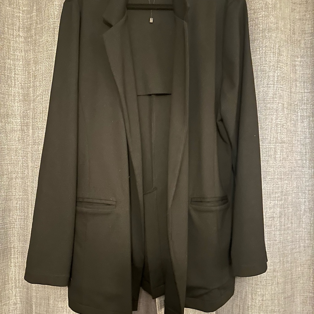 Like new Classic Black Women's Blazer
Ripley Rader